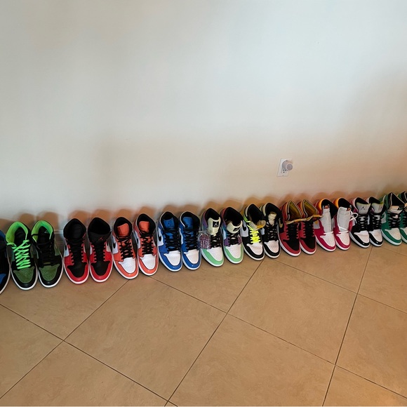 Large Collection Mens Air Jordan 1 High Mid Like New main image 8